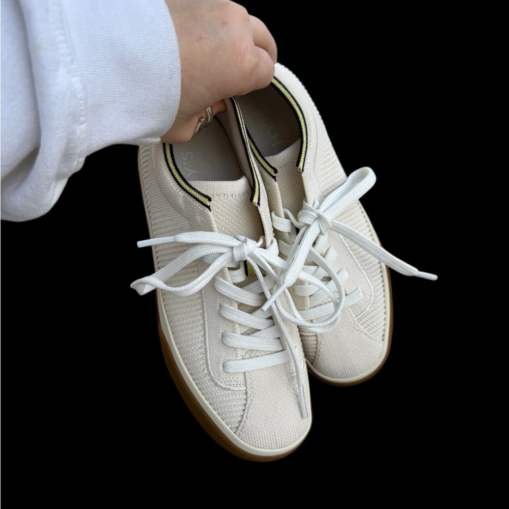 BNWOT Rothy’s Lace Up Sneaker with Gum Sole